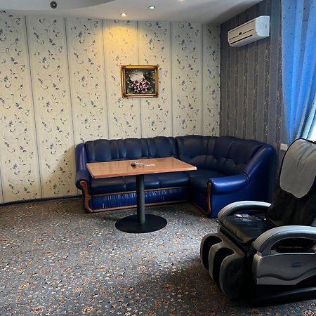 Готельно-Ресторанний Комплекс Б-52 Sofiivska Borshchahivka Extérieur photo
